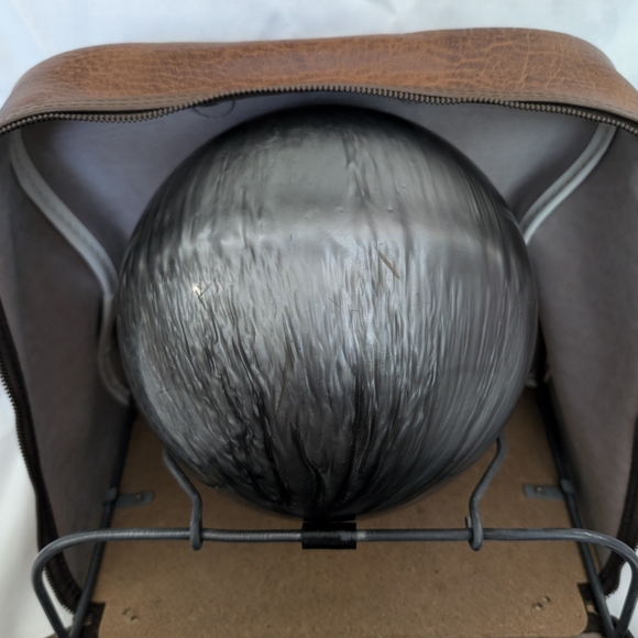 Columbia 300 White Dot 12.6 lbs Silver Swirl Bowling Ball & Talon Leather Case - Picture 5 of 15